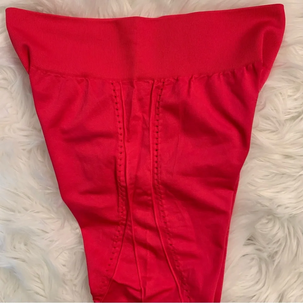 Fabletics Luciano Hot Pink Laser Cut out Crop Leggings 22” Large Activewear - Picture 12 of 15